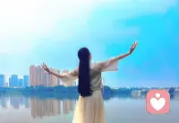 今晨湖边的风是软软的，柔柔的💨 这善上的水，多么温柔啊，温柔不是软弱，是让爱如静水般慈悲，当风起时我随风荡漾，容纳清浊也沉淀清凉，当雨落时我拥抱每一滴清凉，低处不是卑微，利万物让世界更美💕配图