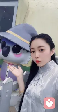 今晨湖边的风是软软的，柔柔的💨 这善上的水，多么温柔啊，温柔不是软弱，是让爱如静水般慈悲，当风起时我随风荡漾，容纳清浊也沉淀清凉，当雨落时我拥抱每一滴清凉，低处不是卑微，利万物让世界更美💕配图