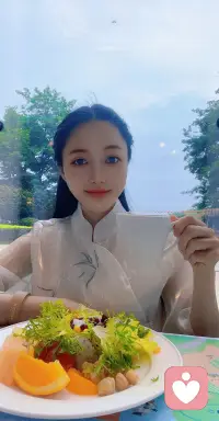 今晨湖边的风是软软的，柔柔的💨 这善上的水，多么温柔啊，温柔不是软弱，是让爱如静水般慈悲，当风起时我随风荡漾，容纳清浊也沉淀清凉，当雨落时我拥抱每一滴清凉，低处不是卑微，利万物让世界更美💕配图