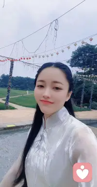 今晨湖边的风是软软的，柔柔的💨 这善上的水，多么温柔啊，温柔不是软弱，是让爱如静水般慈悲，当风起时我随风荡漾，容纳清浊也沉淀清凉，当雨落时我拥抱每一滴清凉，低处不是卑微，利万物让世界更美💕配图