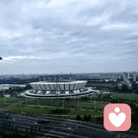 当你挣扎着、流着汗、甚至有点狼狈地完成一件有挑战的事，你会发现，那个更好的自己，就在终点线那边等你。配图