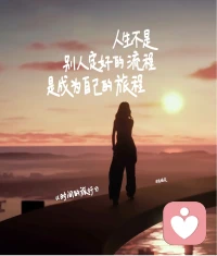 我的绽放，不用春天安排，我自有安排。
-
诗人佩索阿在《不安之书》中写道：
“慢慢开花的人，才是真正不怕季节的人。”
 
当人们不安地被时间催赶，你发现，总有人愿意给自己多一点时间
这样的人，知道自己想要什么，更清楚自己不要什么，握着自己的人生，不急于去迎合这个世界
 
慷慨地把时间作为礼物送给自己
向内生长，让自己长成时间的答案
 
这是刘雯和时间的故事
这一次，她用腕上的华为星钻手镯表
继续着属于自己的时间