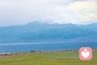 晴日当空，心怀澄澈。
温柔如故，静候倾诉。午安。