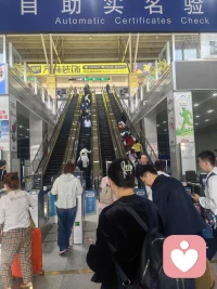 重情重物重利是人之属性，本以为能拥有许久的“东西”往往没按照期许与我们不告而别。日出而作日入而息，所经历的一切都是让我们进行体验，从而学到一点东西，而我们却以拥有者的心态过着本应是体验者的人生，于是匆匆忙忙，慌慌张张，因地因缘因果，如果说你现在所追求的在这之前由你所作已经注定，你是否能够心安一些，能够坦然接受呢，同时为了未来做好当下，安住当下，来者迎之，走者送之，感恩一切。