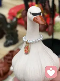 大家有没有过这种时刻：明明已经很努力了，却还是忍不住因为一点小失误就否定自己？我猜，很多人都被“不够好”的声音困住过吧？如果你也有过这种感受，欢迎在评论区说说～
