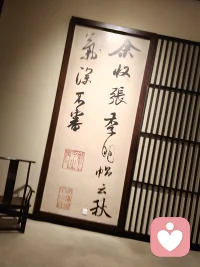 今天想和你分享一个观点:
最消耗你的，往往不是事情本身，而是事还没有发生，你已经在心里预演了一百遍‘不好的结局'。

如果你发现自己正在被‘未来的假设’压得喘不过气，可以试着问自己:
--这件事发生的概率有多大?
--如果发生了，我真的承受不了吗?把情绪还给事实，把能量留给自己。’

我是桑暖,精神科背景,理性与温暖并存。如果你也容易“想太多”，我在这里陪你一起看清事实。配图