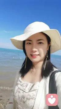永远不要去责怪你生命中的任何人
善良的人带给你满心欢喜
坏的人赠予你别样经历
品行最差的人教会你深刻教训
而真正契合你的人会用心奔赴回应你
无论当下正在经历何种境遇请始终坚信
世间所有相逢与际遇一切都是最好的安排配图