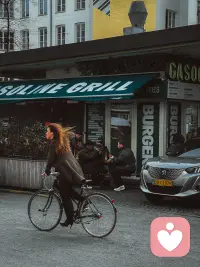 在现代心理咨询（尤其是认知行为疗法 CBT）中，我们常说“改变你的认知”，但很多来访者会觉得这个词很生硬、很复杂，甚至会产生抗拒。相比之下，爱比克泰德的 “表象”（Phantasia） 是一个更直观、更具操作性，也更能赋予人力量的概念。

“表象”在词源上（与 phantom/幻影、fantasy/想象 同源）带有一种“浮现出来的画面”、“投影”的意味，它赋予了你同意或拒绝的权力。当你把脑海中那些焦虑、自我怀疑或社会压力看作是 “表象” 时，你的理智可以像审查官一样拦住它，说：“你只是一个表象，我要检验一下你，我拒绝给你盖章（拒绝同意）。”

就像你走在路上，看到地上有一根绳子，你的视觉瞬间产生了一个“那是蛇”的表象。你只需要走近一点，运用你的理性去检验这个表象，然后发现：“哦，你只是绳子，你只是表象，你不是蛇。”然后你的恐惧就消失了。

所以我很不喜欢“认知”这个词对于“表象”的现代重构，因为这种解释让事情变得复杂起来了。它把原本充满力量、直指人心的哲学智慧，降格成了一套繁琐、机械且带有“病理化”色彩的心理修理手册。