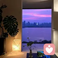 心里攒了太多情绪，翻遍通讯录却不知该和谁开口。怕打扰、怕不被理解，只能把心事悄悄藏起来。

大家好，我是一名倾听师。不评判、不说教，只用心接住每一份情绪。不用假装坚强，不用刻意懂事，你可以带着委屈、焦虑、迷茫来找我。

你的故事，我认真听；你的感受，我用心懂。我在这里，等你说，陪你慢慢与自己和解。配图