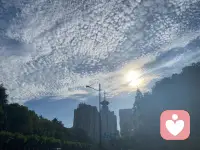 人什么时候才会大彻大悟，当你爱错人，结错婚，生场大病，生意失败，经历生离死别和背叛时，你就会明白，什么是人生之无常。”这是命运对你的考验。同时也是让你渡劫，所有大彻大悟之人，都曾无可救药过，记住，心不死则道不生，生不苦则福禄不厚。
这个世上根本没有任何一句话可以让你醒醐灌顶、大彻大悟，真正让你清醒的是一段让你刻骨铭心的经历。
人教人，教不会，事教人，一次就会，吃亏和吃饭是一样，吃多了就会成长配图