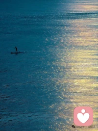 初夏中午好，亲~今日分享一下感悟哈。

不与负面人纠缠，不是为了放过他人，是为了放过自己。未经你的认可和允许，无论他人再怎么给你扎针，也扎不到你心里去。在这光怪陆离的人间，遇到一些坏人坏事，是一种无奈，也是一种常态。我们能做的，就是不回应，也不与之对抗。能无视就无视，能远离就远离。不和负能量产生一丝一缕的链接，远离负面人的同化。

远离负面人，也是一种修行。我们一起加油！配图