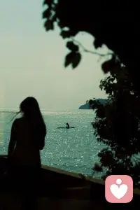 少内耗，虽然我们不能做到完全不内耗。

人们相互蔑视又相互奉承，不要理会忘恩负义的人，不要猜测他人心思，关注自己的内心才是幸福之道。配图