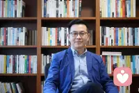 文哥愿意接受你任何问题的咨询，愿意做你的树洞，愿意与你一起分享你的秘密，你的快乐，打开心扉，文哥一直陪着你！配图