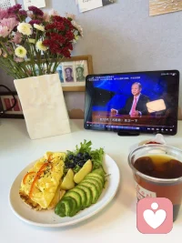 心理学里有句话：情绪不需要被压制，只需要被看见。允许自己低落、允许自己短暂脆弱，你不必一直坚强，温柔接纳自己，就是最好的自愈。配图