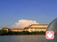 一个人最应该炫耀的是什么呢？应该是善良，是教养，是包容，是见过世面的涵养。像向日葵一样努力向着太阳不停生长，始终做一个温润如玉的人，不卑不亢，清澈且从容。