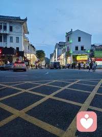 委屈换来的关系，本就不该留恋，先安顿好自己，再去爱其他人，舒服的相处，是不需要小心翼翼的！配图