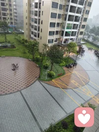 其实敏感不是缺点哦，只是你更温柔细腻而已，我们不用逼自己自愈，但是难过是可以说出来。我们可以减少一些期待，这样就会少很多失望与委屈的。配图