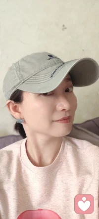 看吧！我也是不完美的…
   最近长痘了…
   今天逛了端午集市，发现了很多可可爱爱的东西…
  生活总是和柴米油盐酱醋茶挂钩的…
    有时候压力大的时候，可以去市场看看这热闹的景象…
    买买喜欢的东西和食物…回家做上一顿美食…
     你会发现活在当下就是最好的！
      没有过不去的过去，乱七八糟的现在，还没有发生的未来！
      吃好每顿饭，过好每一天！就是你对今天最好的馈赠！
      端午安康！愿我们心安宁，人康健！
      天天开心！岁岁平安！配图