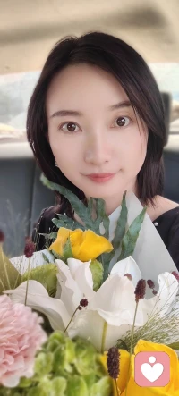 最近很忙…
  
忙的  停下来收到一束花…都可以让我很开心…
  当你心情不好的时候…一定要去买花…
   花是可以调节心情的美好的事物…
    开心才能长寿，才能抗衰…
   祝大家天天开心