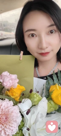 最近很忙…
  
忙的  停下来收到一束花…都可以让我很开心…
  当你心情不好的时候…一定要去买花…
   花是可以调节心情的美好的事物…
    开心才能长寿，才能抗衰…
   祝大家天天开心