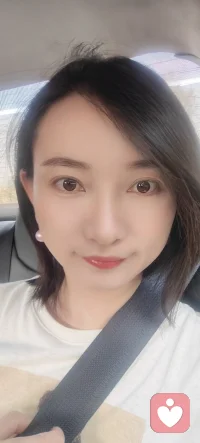 爱一个人是很痛苦的…
   所以，能不爱尽量别爱…
   有人传言说见过我！
    大家甄别一下！我从没有见过任何人哈！
   今天回老家捡菌子了，很开心……配图