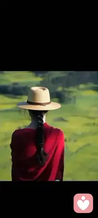 我好像总是很坚强，能自己扛过所有委屈，能笑着说‘我没事’。可深夜里，也会因为一句温柔的话，瞬间破防——原来，我们都在假装坚强，也都渴望被温柔接住。”配图