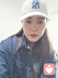 虽然身为40➕的女性，但依然会发现，人生前半段的时光都在按部就班完成，而人生的后半场，却是一个全新的开启。无论生活，事业，或者是自我成长都是可以重新拉开帷幕的～可以变通～可以升华～可以创造～也可以更美，跟随心❤️的变化，活出新的自己！
在这样一个环境里，我是一个新人，初来乍到，请多关照💕配图