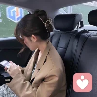 做倾听师的这段时间，看到了很多人心的阴暗，也感受到不少人的善良，不管如何，能自洽的人就是最棒的。