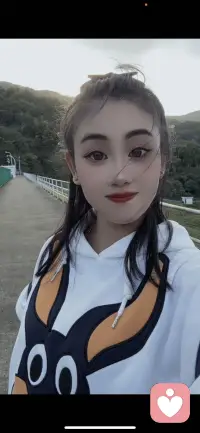 人生几多欢喜几多愁
半生风雨半生随水流
繁华落尽终归于平淡
得失随缘不必强求