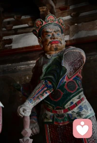 说话啰里啰嗦，到底是什么深层原因？

今天看到一个热搜词条，觉得挺好玩。为什么有的人一句话可以说完的事儿，偏偏要说很多很多句。

吃鸡蛋你就说我想吃鸡蛋，为什么要从孵小鸡儿开始说起？
把自己的观点反复的描述，动之以情，晓之以理的解释。这是什么原因？
现实生活里有不少这样的人，甚者已经不自觉的成了祥林嫂，磨磨叨磨磨叨的自言自语。从心理学上来讲，说话啰里啰嗦的人，本质上是从幼年便无法得到认可的语言补偿。

在儿童时期，他们的诉求无法得到父母的回应和满足，甚至可能是打压。要一毛钱买冰棍儿，需要在自己脑子里反复转悠八百圈，说出来再解释八百句话，唯恐自己的诉求得不到回应和认可。长期生活在威权家庭之中的孩子，长大以后便养成了两种习惯。

一种是有话不说，在心里闷着时间久了就成了抑郁。另外一种是说起话来啰里啰嗦，没完没了。这是两个极端。 啰嗦的本质是解释，你需要向谁解释呢？你最需要的是向自己解释。 

父母应该关注自己的孩子，看看他说话是不是啰嗦。如果你家孩子说话非常啰嗦，那就说明他在向你解释，这时候你要反思一下自己，是不是这辈子从来没管过人，从来没有过权力，突然生了一个孩子让你管，你这个没见过世面的家长，管得有点过了。配图