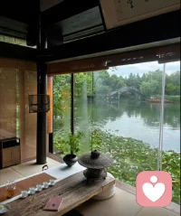 心善可通神，德高可镇鬼，
性柔可聚财，言慎可远非，
孝真可增寿，志坚可撼山，
谦和可化戾，信诚可聚缘，
行端可避祸，宁静可致远。

《黄帝内经》讲：“正气存内，邪不可干”当我们内心正气充足，就不容易被流言是非、负面情绪裹挟。遇事不慌，受辱不躁，富贵不迷，困顿不怨。心中有准绳，行事才有底气。这份准绳，便是归于道、合于法。这便是先贤圣人给予我们的指引，告诉我们如何建立稳固的生命自信。配图