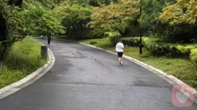 很多单亲家庭的孩子困惑，对于他们来讲这是人生的灾难，还是一种历练？