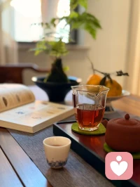 我的第一单，就这样悄悄落幕了。
接通电话时，心里交织着紧张、期待还有一丝兴奋。对方工作疲惫，想找点轻松有趣的内容，我猜想，或许是我不够有趣，见识尚浅，没能给到他想要的松弛感。
 
这一次不算成功，谈不上游刃有余，但却是很珍贵的起点。
我没有华丽的话术，唯有一份真诚。
往后，希望我的声音、文字，可以轻轻接住每一个孤单的灵魂，做一个安静、耐心的倾听者。心怀感恩，继续慢慢成长。
