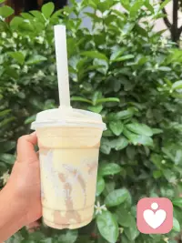 遭遇冷暴力、感情出现问题的修复方法

两个人相处久了，最伤感情的往往不是吵架，而是冷暴力和沉默疏离。冷暴力看似没有争吵，却会慢慢消耗彼此的信任、热情和安全感，让一方不断内耗、自我怀疑。想要修复有裂痕的感情、化解冷暴力，可以用温和且有效的方式慢慢调整。

首先，停止自我内耗、停止主动卑微讨好。被冷暴力时，人最容易不断反思自己、拼命解释、反复道歉，但越主动对方越冷漠。修复感情的第一步，是稳住自己的情绪，不纠缠、不追问、不卑微等待，先让自己心态平稳，才不会被对方的情绪牵着走。

其次，避开情绪高峰期，选择冷静沟通。对方冷漠时，不要硬碰硬争吵，也不要彻底冷战。等双方情绪平复后，用温柔平和的语气表达感受，而不是指责对方。可以说出自己的委屈、难受和期待，而不是质问“你为什么不理我”，减少对方的抵触心理，更容易打开心结。

第三，减少过度付出，适度保持距离。很多感情出现问题，是一方太紧、一方太松。适当拉开一点点距离，不时刻围着对方转，减少主动打扰，反而能让对方意识到你的存在、感受到你的重要性，慢慢主动靠近。

最后，重新建立正向相处氛围。感情修复不是靠一次沟通就能变好，而是靠持续的温和互动。减少负面抱怨、翻旧账，多一点包容、理解和正向沟通。如果双方都愿意让步、改变相处方式，冷暴力会慢慢消失，感情裂痕也会一点点愈合。

感情从来不是靠忍耐维持，而是靠互相珍惜、互相体谅，好好经营才能越走越稳。