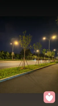 深夜的马路空无一人，就像很多人心里无人懂的角落。
不用害怕自己奇怪的念头、沉重的烦恼，在这里没有评判，只有接纳与倾听。
我会接住你所有说不出口的情绪。
 
#心理倾听 #深夜治愈