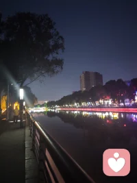  人到一定年纪，才明白万般皆苦，唯有自渡。
 不必事事找人分担，学会独自扛下所有情绪与难处。
 
​配图