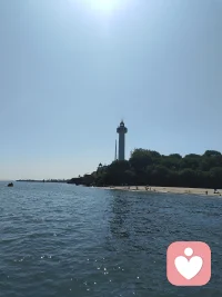 在关系中做到“全然坦诚”，是拥有完整主体性的体现。这种坦诚不是迟钝或不会来事，而是忠于自我、不屑伪装的勇气。多数人习惯隐藏与权衡利弊，而选择直白坦荡的人看似吃亏，实则是一种难得的人生修行。