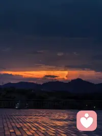 接纳自己的不完美，不是妥协，而是给成长留足温柔的空间——那些未被修正的棱角，终将成为独一无二的力量。