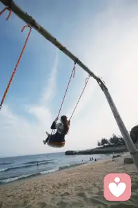 生活总是这样，不能叫人处处都满意。但我们还要热情地活下去。人活一生，值得爱的东西很多，不要因为一个不满意，就灰心