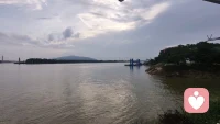 突然想哭，突然需要一个拥抱，突然需要一个人聆听
夜深的时候，总有不一样的情绪
来自成年人的累