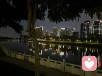 哪有那么多时间去内耗，万物虽有裂痕，但万物也可治愈你。 去感受江边的和一碗凉爽杂果双皮奶； 便可治愈一颗孤独的心灵