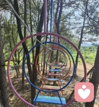 成长的必修课，是学会和不完美的自己和解。
不必因为过往的遗憾自我否定，所有经历都在悄悄塑造现在的你。
允许自己慢一点，稳住节奏，慢慢沉淀，时间会给出答案。