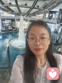 新加坡金沙雨之眼，漩涡流水向内汇聚。水聚而生财，心定而扎根。放下向外的渴求，稳住自己的内核，所有丰盛自会向你靠近。