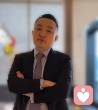 看了孙宇晨和景甜的千字X文，你才明白什么是屌丝。屌丝，无关财富无关地位，他是一种心态。一个男人最深的屌丝记忆是什么，不是没钱，是心理住着一个你永远够不着的女人。钱能换车换房换尊重，但换不掉你十八岁的自卑。你以为是痴情，不！是执念。
痴情和执念的区别是什么，痴情是想要她好，执念是想要她认。她认不认你，跟你有没有钱没半点关系。钱改不了你的出厂设置，屌丝的内核没有变。一个身价百亿的人把感情问题丢给AI, 一个男人最深的悲哀是什么，不是你得不到，而是你得到了，发现你还是原来的你，钱堆成山，心里的窟窿还在。
这都是早年没有钱的时候，一起吃火锅还没熟就抢着往嘴里送，买个衣服要犹豫很久养出来的。后来有钱了骨子里的东西却没变。屌丝的核心就是要命可以，要钱不行，所以他们通常喜欢对一个女孩子说，我愿意把命给你！
最最卑鄙的是，还发千字作文公开全网转发diss别人，真是分手见人品。这种人即便金山银山，也不值得在一起。屌丝仅退款的风吹到了富豪里罢了。身价85亿美金因为跟女友的3千万谈崩了。还吃别人明星红利和流量。
记住，一个能好好分手的人，才值得嫁！一个好人，即便分手也能和平相处。王思聪那么多女友，有几个出来撕的？四哥谢贤几任女友和老婆，都相处很好。对相伴多年的女友各种托举，即便分手也给2千万分手费，相比较与孙的做法……都谈婚论嫁见过家长准备结婚了还法院见，有个女友把他家砸了，另一个骂了他半年，发达后见自己的天使投资人用优惠券请肯德基，可见，，。。
纯爷们儿不会和女人掰扯。四哥从家境优渥到落寞，从白手起家到当今成就，吃过看过，大起大落过，四哥告诉你什么叫潇洒，什么叫体面，什么叫仗义，什么叫真情。所以，好人难得，无关富贵。再见了👋🏻孙割割。你赢了利益，失了人心。