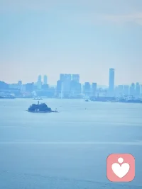 不要去共情一个不是你这个阶层的人。有一句话说：你以慈悲看世界，这个世界都是可怜人。但是如果要用因果去看这个世界，那么这个世界没有一个是可怜人。在这个世上每个人都配得上他现在的生活，换句话说就是他现在的生活就是他过去无数次选择的结果。
       所以请记住，他的认知配得上他现在的苦难。这句话听着很冷漠，但是这就是事实。如果把一个人带到原本不属于他的高度，那么他的思想往往跟不上这个境界和他的阶层。他的愚昧无知最终会害了他自己，同时也会把你拖下水，甚至会产生恶果，变成刺向你的那把刀。