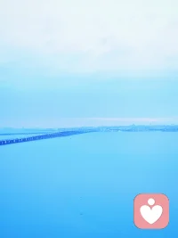 不要去共情一个不是你这个阶层的人。有一句话说：你以慈悲看世界，这个世界都是可怜人。但是如果要用因果去看这个世界，那么这个世界没有一个是可怜人。在这个世上每个人都配得上他现在的生活，换句话说就是他现在的生活就是他过去无数次选择的结果。
       所以请记住，他的认知配得上他现在的苦难。这句话听着很冷漠，但是这就是事实。如果把一个人带到原本不属于他的高度，那么他的思想往往跟不上这个境界和他的阶层。他的愚昧无知最终会害了他自己，同时也会把你拖下水，甚至会产生恶果，变成刺向你的那把刀。