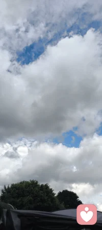 佛家说烦恼即菩提。你恨一个人的那股劲，转过来就是爱。你怨一个人的那股气，转过来就是暖。不是你缺爱，是你把爱用错了方向。
道医调理的最高层，不是通经络，是明心[抱拳]

心里那盏灯亮了，阳气自己来。心里那盏灯灭了，吃再多补药，也是往冷灶里添柴烧不起来的。

所以别问谁爱我。问你我爱谁。当你心里装得下父母，伴侣，孩子，众生，天地，你的阳气就源源不断，取之不竭。这不是道德说教，是实修实证每一次真心的付出，都是给自己充电。

阳气不在肾，在心灯。心灯不在外，在本性。本性就是爱，爱就是光。光若亮，百邪不侵；光若灭，百药不灵。