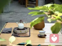 日子有忙有闲，
万事半称心就足够。

不必苛求事事完美，
用心感受平凡日常，
风很温柔，花很浪漫，
你格外值得。