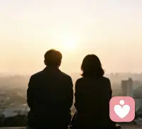 感情从来不是单方面的依附与讨好。不必拼命追逐对方的认可，也别试图掌控一个人的来去。好的两性关系是彼此平等，互相包容，各自保有自我。慢慢磨合，互相支撑，在相处中彼此治愈，安稳相伴。