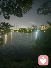  湖面不语，却映得出所有星光；我在这里，也愿意接住你的所有心事。
作为倾听师，我会为你守住所有秘密，不带偏见地倾听你的烦恼、困惑与脆弱。
你可以在这里卸下防备，安全地做自己。✨